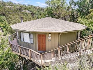 Digital nomad waterfront retreat with pool and jacuzzi No 10 Texas Thistle - 9