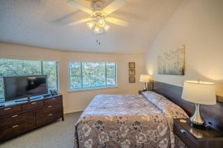Digital nomad waterfront retreat with pool and jacuzzi No 10 Texas Thistle - 1