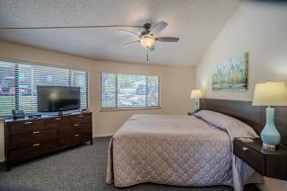 Secluded Sunset Treetop Rental on Panoramic Lake Travis with pool No 17 Acacia - 2