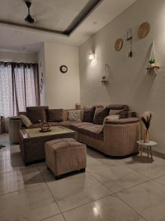 2BHK Ground Floor Family Friends Couple Friendly - 0