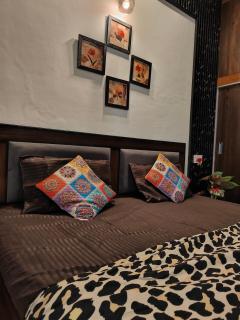 2BHK Ground Floor Family Friends Couple Friendly - 8