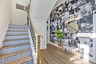 Luxury Rooftop Escape with Mini Golf & Movie Nights - Houston - 4