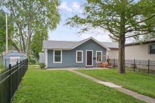 1BD 1BA Near Downtown, UIUC & Memorial Stadium - 0
