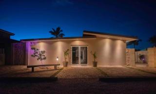 Palm Beach Villa, Pool, Playroom, Walk to Beach - 3