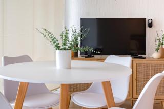 Modern & bright condo with ocean views & pool - walk to the beach - 8
