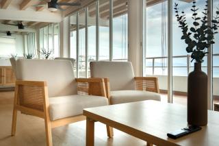 Stylish coastal condo with pool, private balcony & stunning ocean views - 1