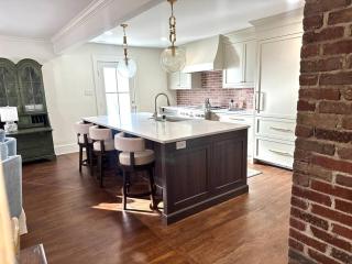 Luxury Apt- 3BR 2BA-Broadway BNB-Walk to Centre - 7