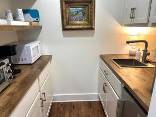 Broadway BNBs II - Studio Apartment-Walk to Centre - 4