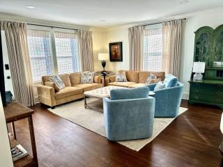 Luxury 2BR-1BA- Broadway BNB- Walk to Centre - 8