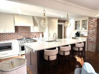 Luxury 2BR-1BA- Broadway BNB- Walk to Centre - 0