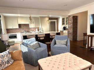 Luxury 2BR-1BA- Broadway BNB- Walk to Centre - 9