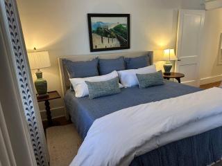 Luxury 2BR-1BA- Broadway BNB- Walk to Centre - 1