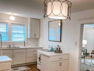 Broadway BNBs I - 1 BR Apartment - Walk to Centre - 4