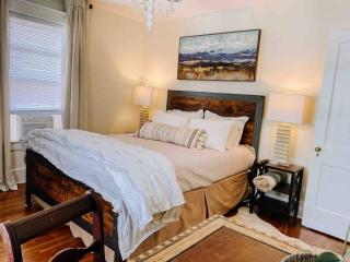 Broadway BNBs I - 1 BR Apartment - Walk to Centre - 2