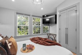 Historic Bay Village Cozy 1BR Getaway - 1