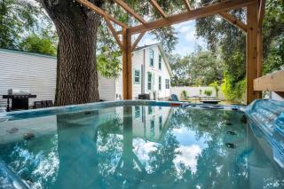 Hot Tub Walk Downtown SH 4BR - 0
