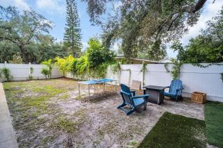 Hot Tub Walk Downtown SH 4BR - 1
