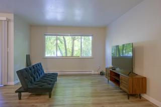 3 Mi to Olympia! Apt w/ Shared Laundry - 9