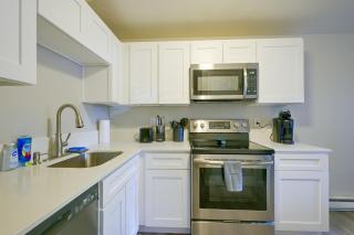 3 Mi to Olympia! Apt w/ Shared Laundry - 8