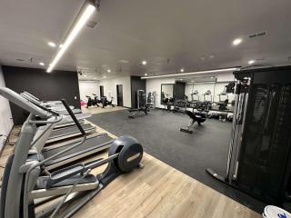 One Bedroom Luxury Apartment with Gym - 5