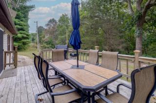 Recently Remodeled! Hillsboro Home w/ Fire Pit - 0