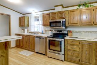 Recently Remodeled! Hillsboro Home w/ Fire Pit - 2