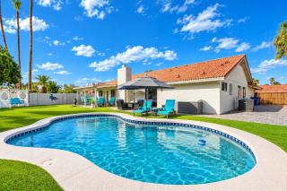 NEW Alta Mesa Retreat Pool Games & More Sleeps 10 - 7