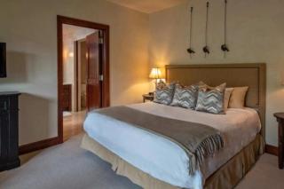 Platinum Vail Solaris 3 Bedroom Vacation Rental Set At The Base Of The Mountain Just Steps From The Gondola - 4