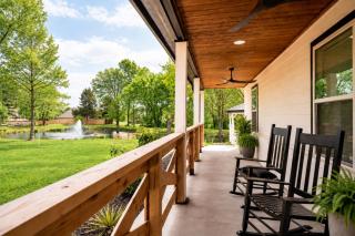 Luxury 3BR Pond View Home with Gameroom - 7