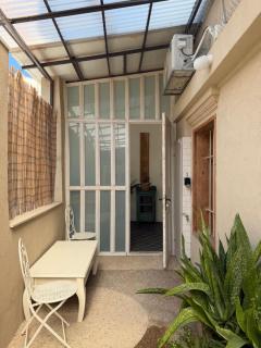 Chic & cozy Jaffa spot with a garden - 9
