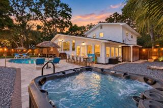 Fort Walton Fun Pool Hot Tub Games Firepit - 1