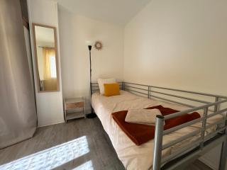 2142 Laetitia Maromme - 1