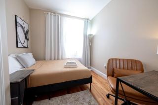Sunlit 2BR Central Park North elevator & laundry - 4