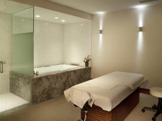 Luxury Vail Solaris Studio Vacation Rental Set At The Base Of The Mountain Just Steps From The Gondola - Vail - 1