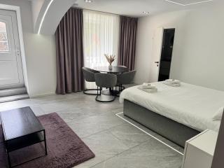Hagenauer House - 3