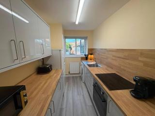 Chic 2-Bed Cambridge Home Sleeps 5 + Parking - 8