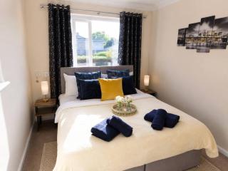 Chic 2-Bed Cambridge Home Sleeps 5 + Parking - 6