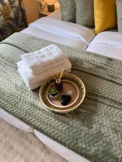 Chic 2-Bed Cambridge Home Sleeps 5 + Parking - 2