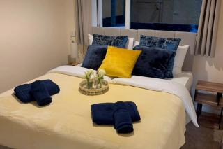 Chic 2-Bed Cambridge Home Sleeps 5 + Parking - 1