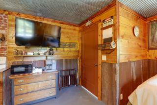 Countryside Escape! Cozy Studio w/ Patio - 1