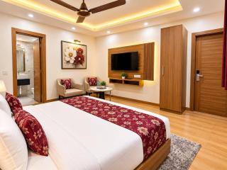Hotel The LA CASA Luxury Near International Airport - 5
