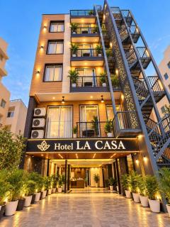 Hotel The LA CASA Luxury Near International Airport - 0
