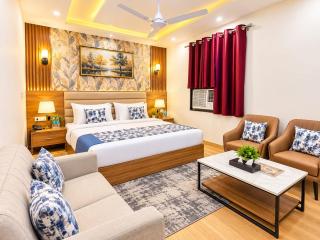 Hotel The LA CASA Luxury Near International Airport - 1
