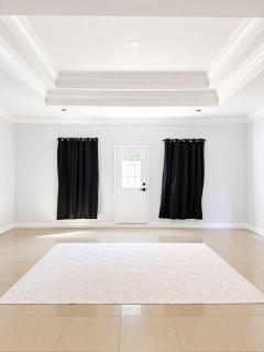 Private HTX Stay Near Airport - Sleeps 2 - 6