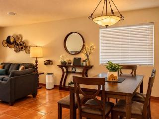 Sonoran Sanctuary w/ Garage, WFH Setup by I-10 & Downtown - 6