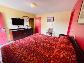 Royal Palms Motel & RV Park - 3