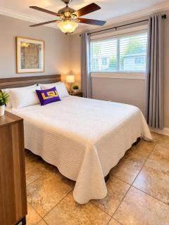 Gated - 5 min to Stadium - WD - Bedroom TV - Pool - 3