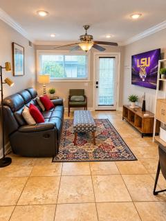 Gated - 5 min to Stadium - WD - Bedroom TV - Pool - 5