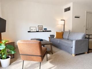 Third Ward Apt Near Summerfest with Gym and Balcony - Sleeps 4 - 8