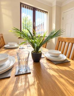Modern 4 Bed Derby Home, Contractors, Families - 9